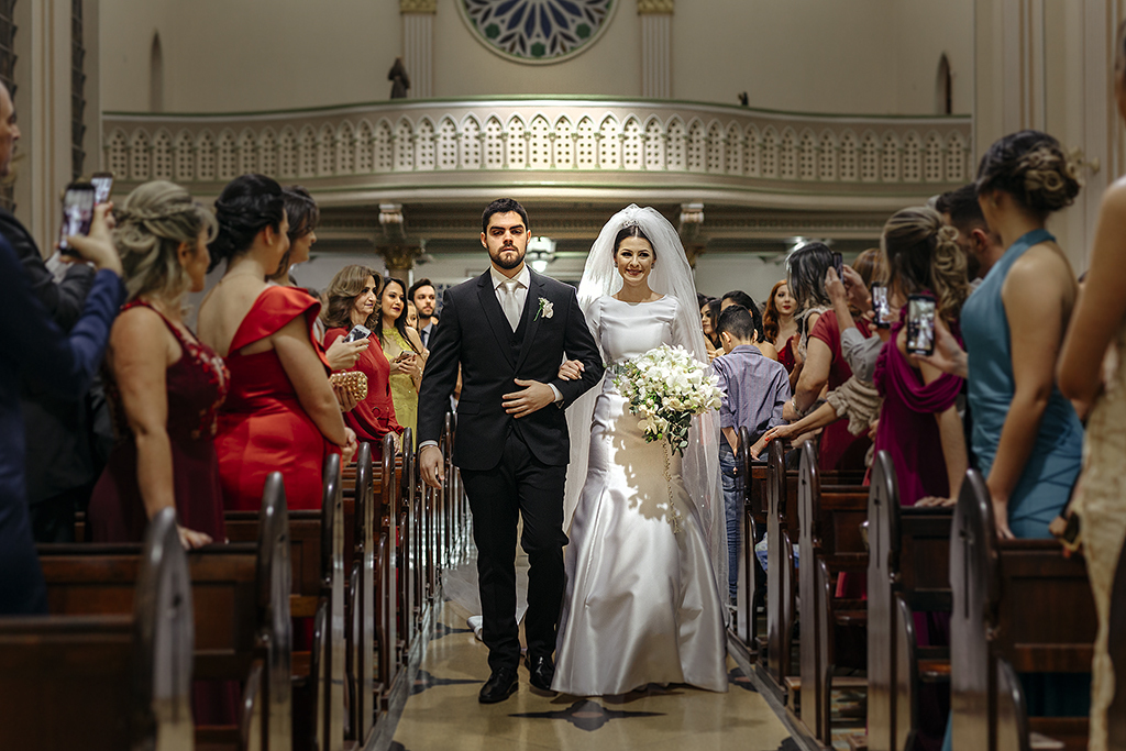 casamento heitor e isabela patos de minas fotografo alexandre casttro igreja dos capuchinhos salo de festa house fest  produçao thiago lima inspiração 