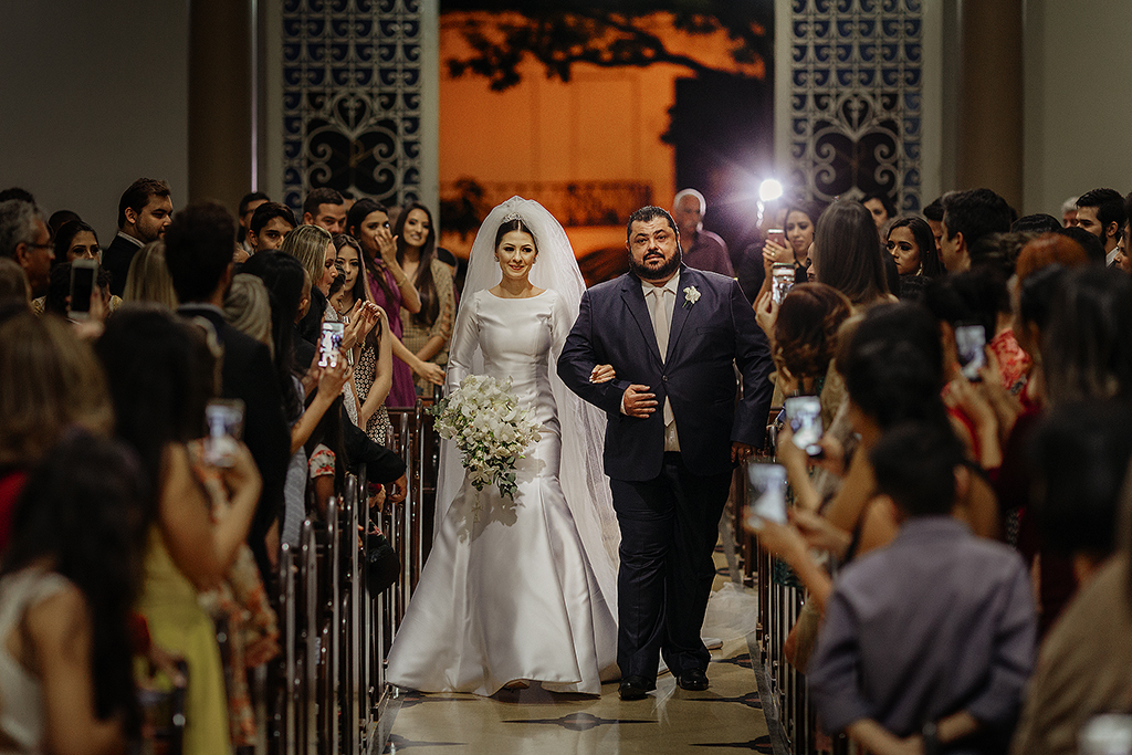 casamento heitor e isabela patos de minas fotografo alexandre casttro igreja dos capuchinhos salo de festa house fest  produçao thiago lima inspiração 