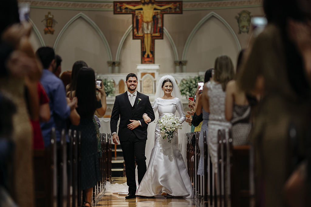 casamento heitor e isabela patos de minas fotografo alexandre casttro igreja dos capuchinhos salo de festa house fest  produçao thiago lima inspiração 