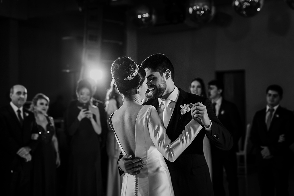 casamento heitor e isabela patos de minas fotografo alexandre casttro igreja dos capuchinhos salo de festa house fest  produçao thiago lima inspiração 