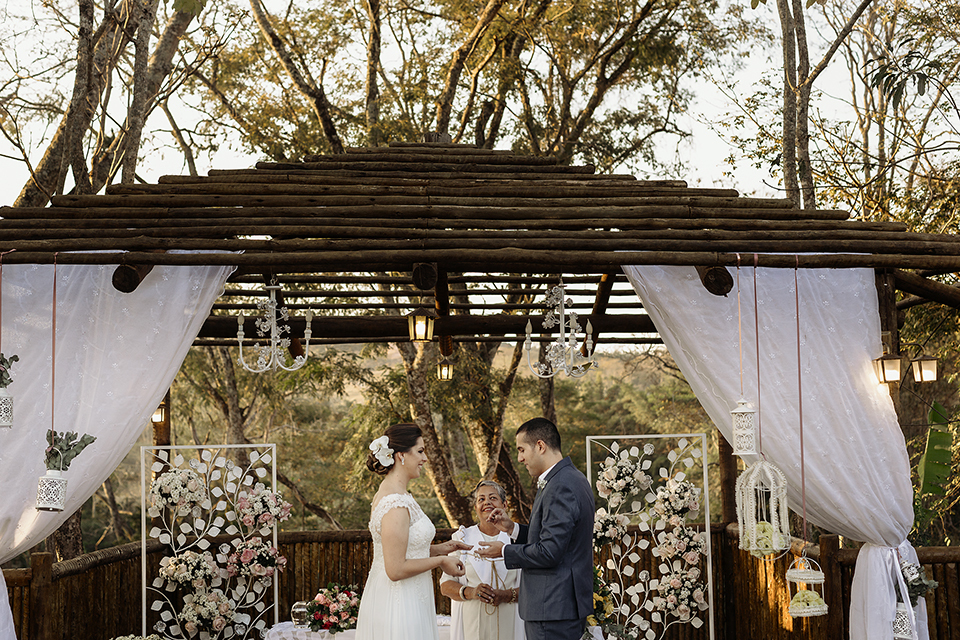 casamento no campo durante o dia na  avalom chacara fotografo alexandre casttro de patos de minas