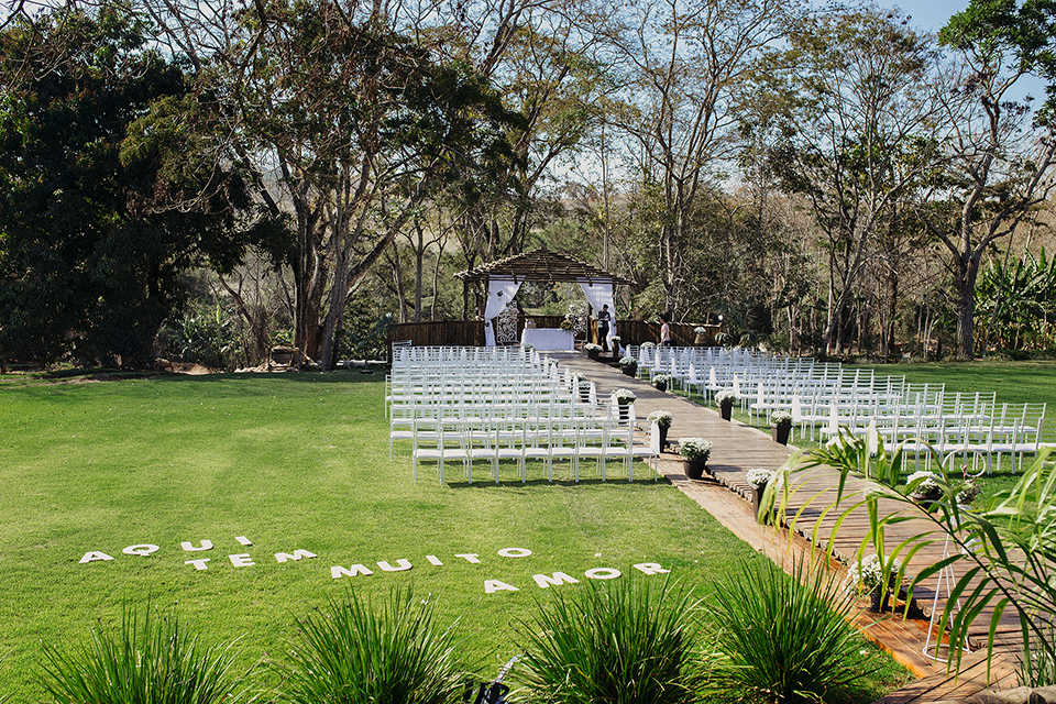 casamento no campo durante o dia na  avalom chacara fotografo alexandre casttro de patos de minas