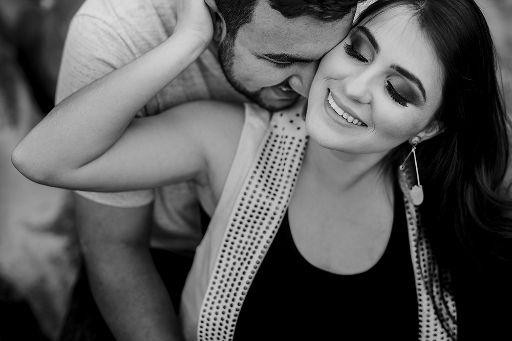 ensaio namorando pre wedding casamento fotos de casal apaixonados muito amor em patos de minas fotografo Alexandre Casttro 