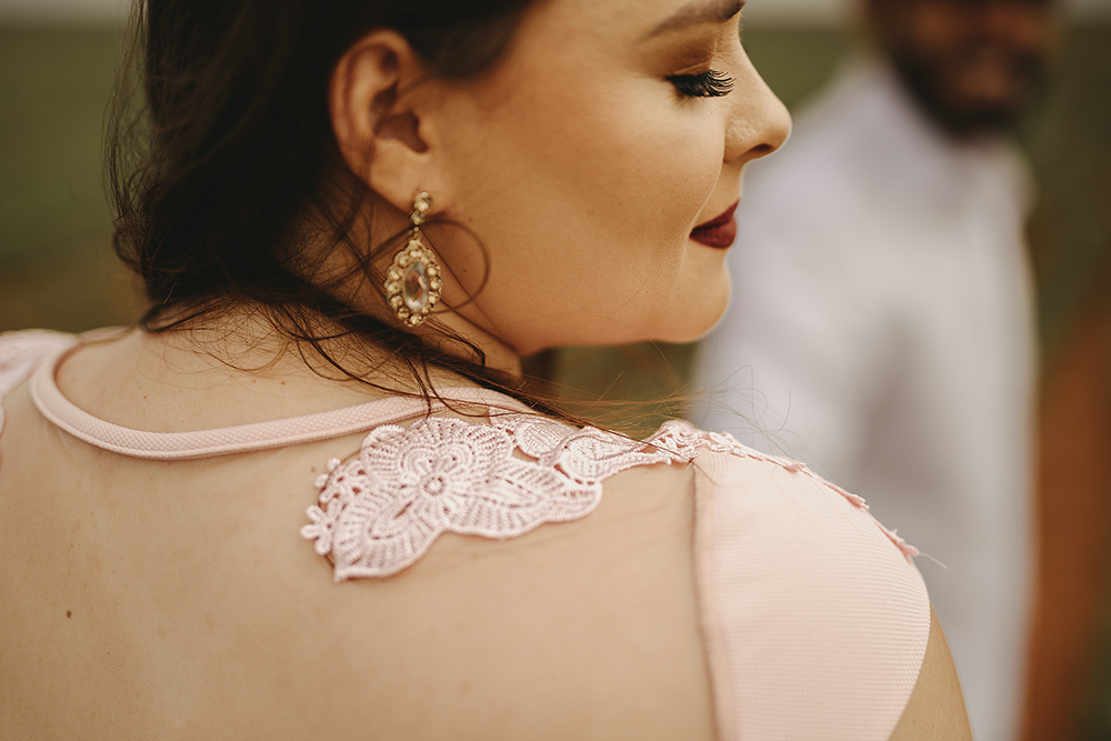 ensaio de casal namorando pre wedding em patos de minas cachoeira fotos com balas muito amor fotografo Alexandre Casttro 