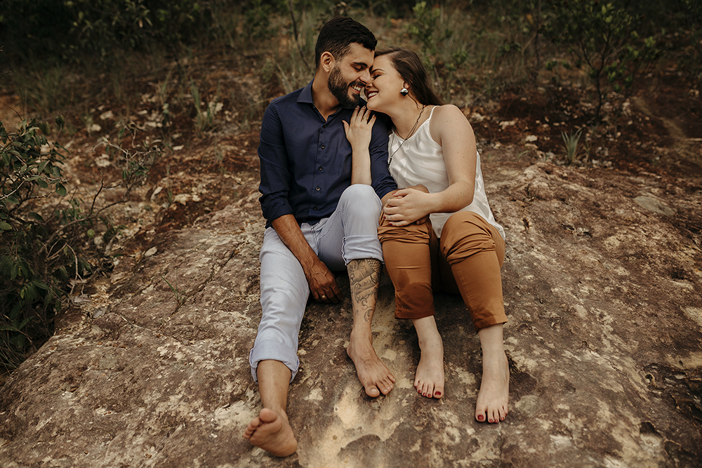 ensaio de casal namorando pre wedding em patos de minas cachoeira fotos com balas muito amor fotografo Alexandre Casttro 