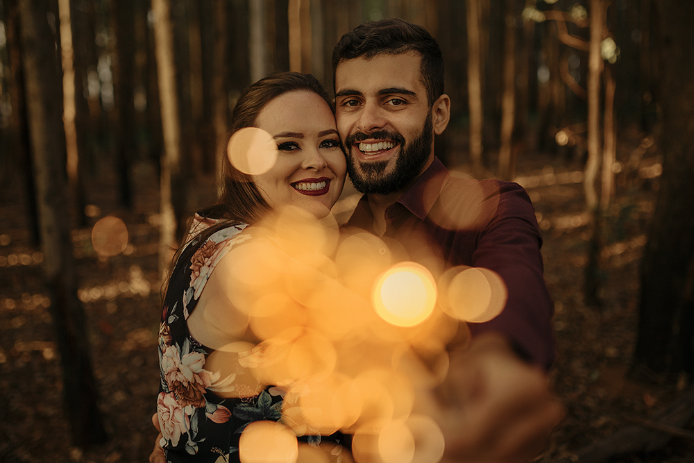 ensaio de casal namorando pre wedding em patos de minas cachoeira fotos com balas muito amor fotografo Alexandre Casttro 