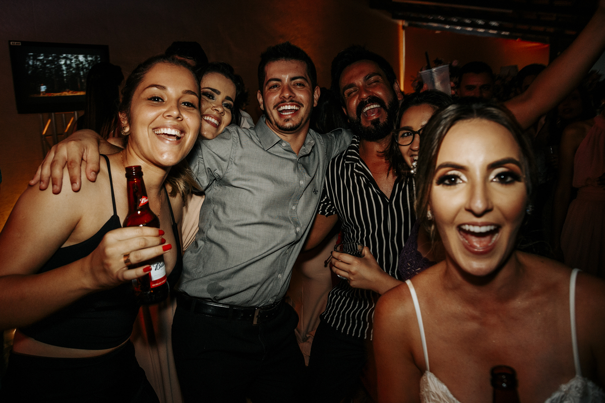 casamento Daniela e augusto fotografo Alexandre Casttro crazy party patos de minas festa louca fotografia