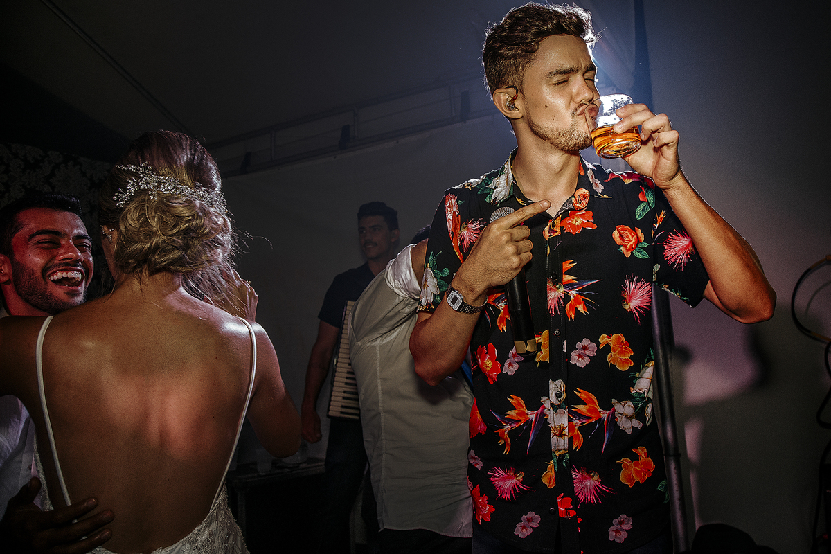 casamento Daniela e augusto fotografo Alexandre Casttro crazy party patos de minas festa louca fotografia