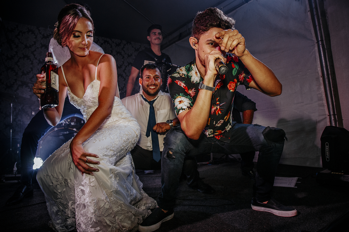 casamento Daniela e augusto fotografo Alexandre Casttro crazy party patos de minas festa louca fotografia