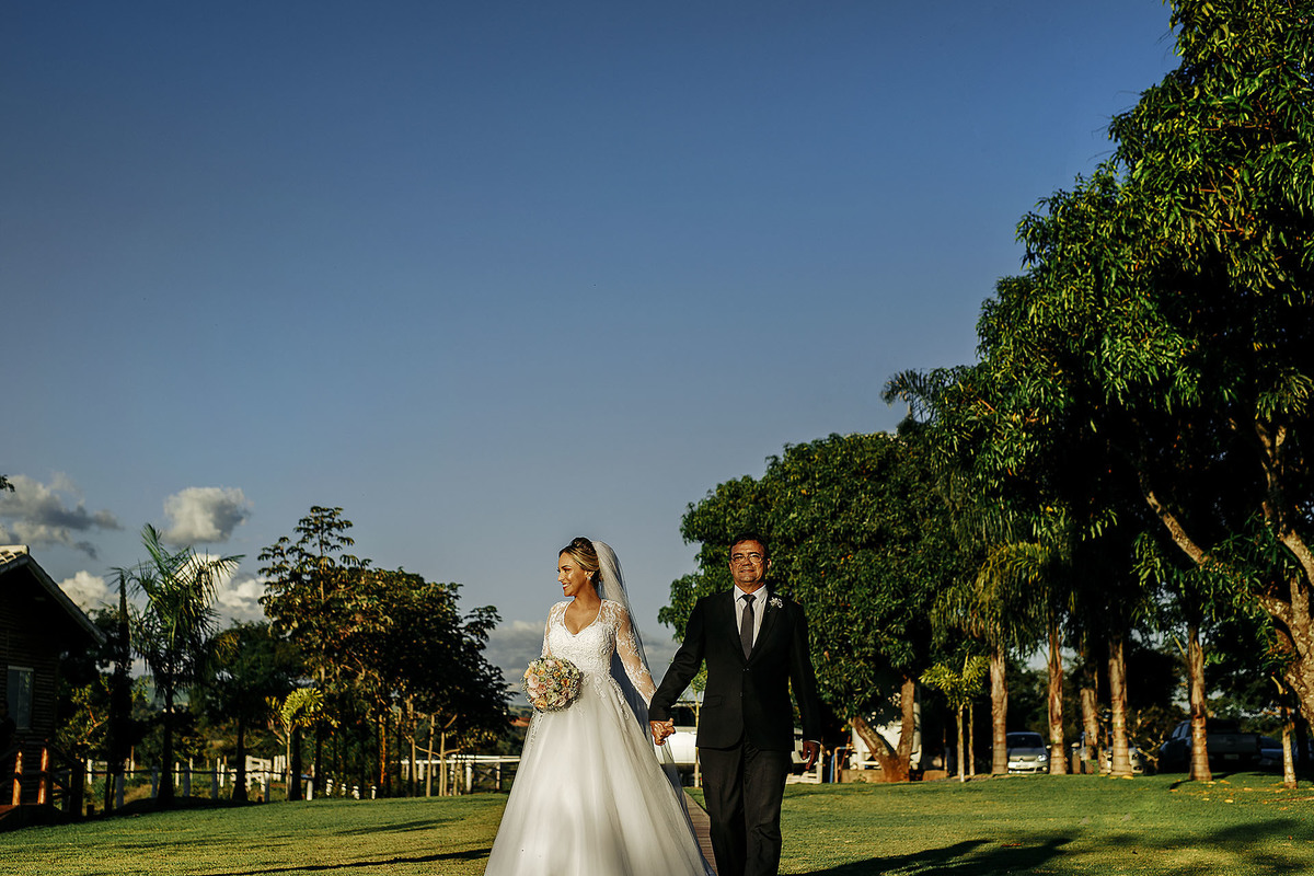 Fotografia do casamento de Camila e Jair em patos de minas no sitio toe do jo fotografo Alexandre Casttro