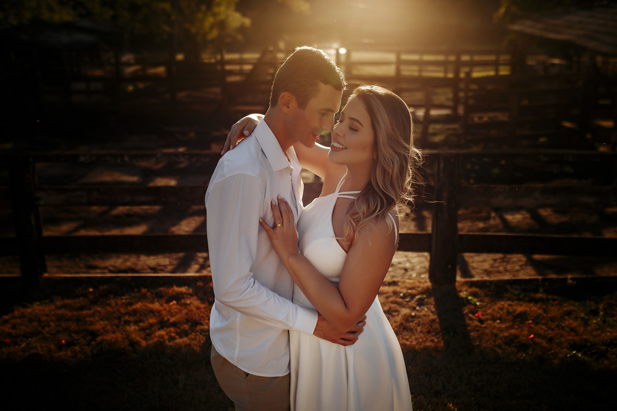 ensaio de casal pre wedding fotos fotografo Alexandre Casttro patos de minas fotografia de casamento noivas 2021 photo vestido ar livre 