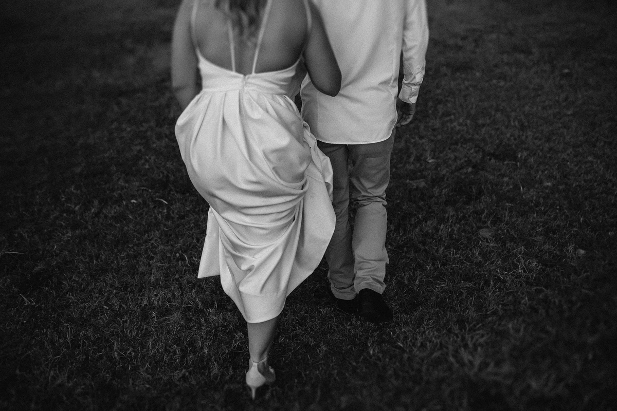 ensaio de casal pre wedding fotos fotografo Alexandre Casttro patos de minas fotografia de casamento noivas 2021 photo vestido ar livre 