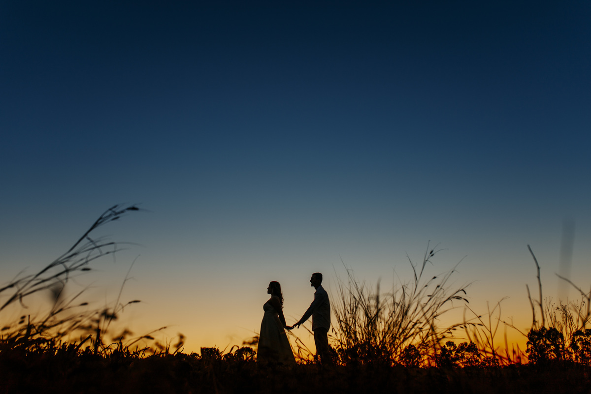 ensaio de casal pre wedding fotos fotografo Alexandre Casttro patos de minas fotografia de casamento noivas 2021 photo vestido ar livre 