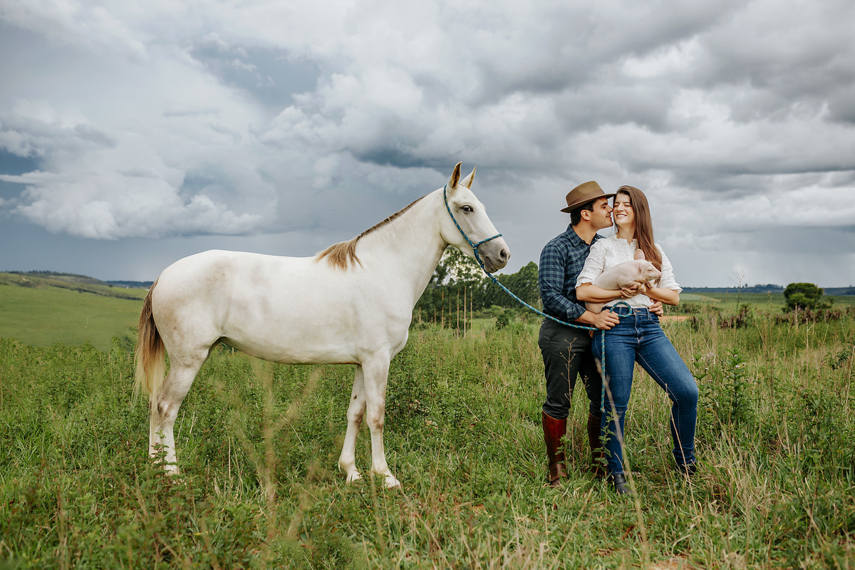 FOTOS ENSAIO PRE WEDDING CASAMENTO FAZENDA CAVALO CAMPO AMOR PRATINHA MG PATOS DE MINAS FOTOGRAFO ALEXANDRE CASTTRO FOTOGRAFIA