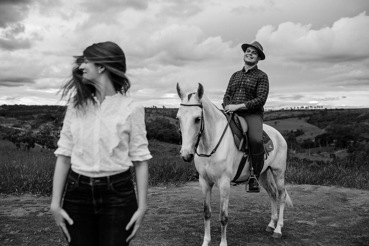 FOTOS ENSAIO PRE WEDDING CASAMENTO FAZENDA CAVALO CAMPO AMOR PRATINHA MG PATOS DE MINAS FOTOGRAFO ALEXANDRE CASTTRO FOTOGRAFIA