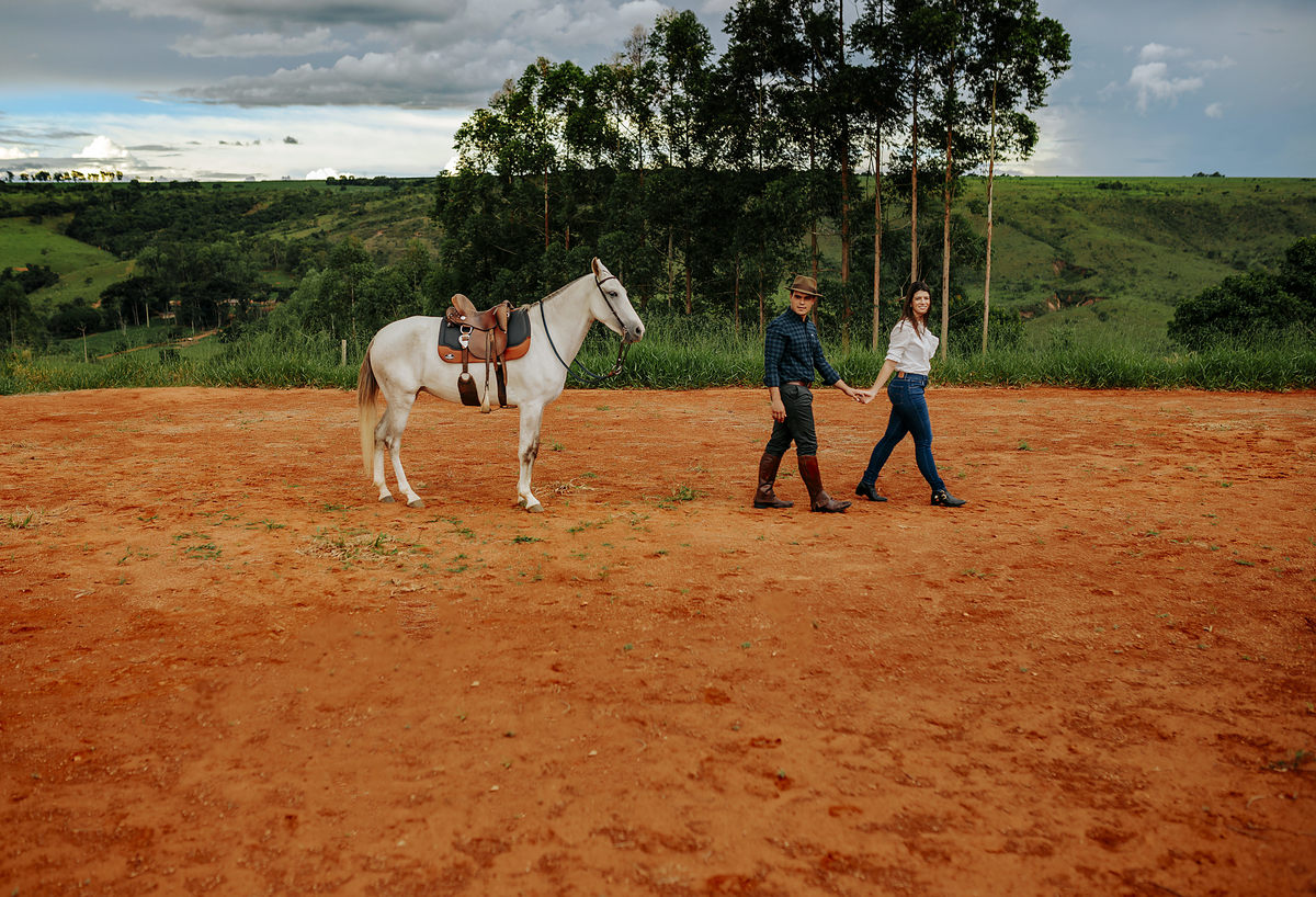 FOTOS ENSAIO PRE WEDDING CASAMENTO FAZENDA CAVALO CAMPO AMOR PRATINHA MG PATOS DE MINAS FOTOGRAFO ALEXANDRE CASTTRO FOTOGRAFIA