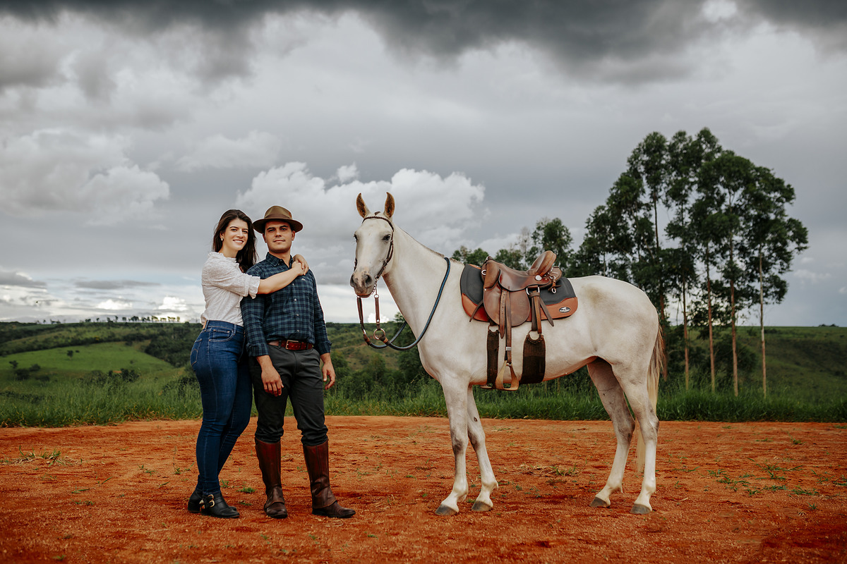 FOTOS ENSAIO PRE WEDDING CASAMENTO FAZENDA CAVALO CAMPO AMOR PRATINHA MG PATOS DE MINAS FOTOGRAFO ALEXANDRE CASTTRO FOTOGRAFIA