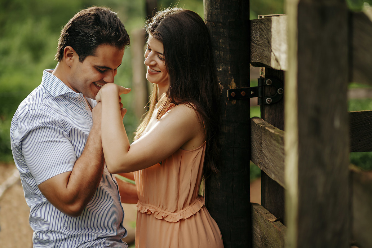 FOTOS ENSAIO PRE WEDDING CASAMENTO FAZENDA CAVALO CAMPO AMOR PRATINHA MG PATOS DE MINAS FOTOGRAFO ALEXANDRE CASTTRO FOTOGRAFIA