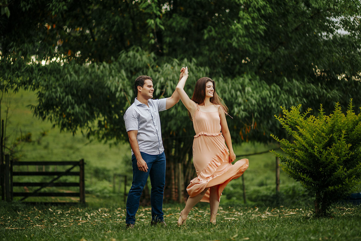 FOTOS ENSAIO PRE WEDDING CASAMENTO FAZENDA CAVALO CAMPO AMOR PRATINHA MG PATOS DE MINAS FOTOGRAFO ALEXANDRE CASTTRO FOTOGRAFIA