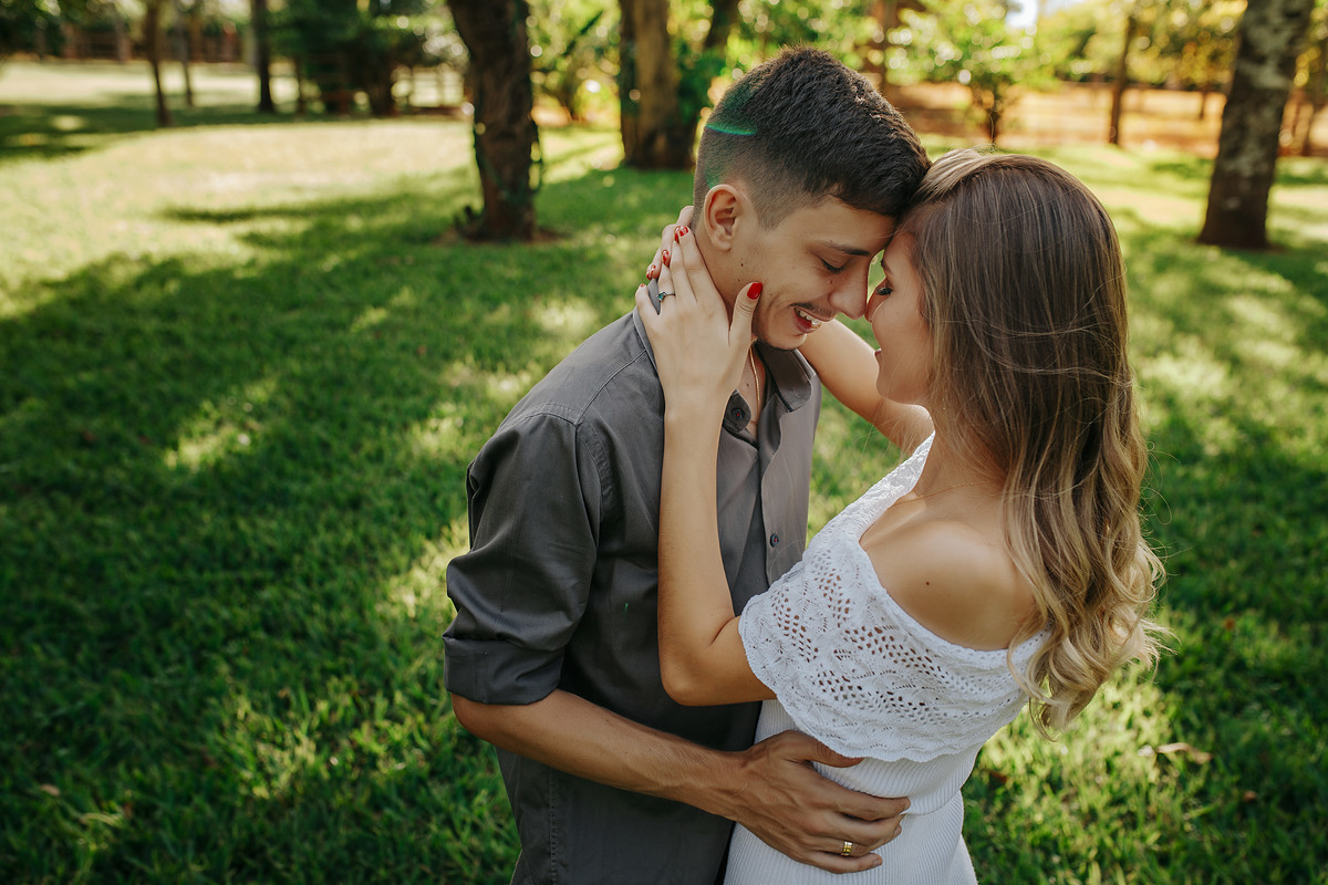FOTOGRAFIA DE CASAL CASAMENTO; FOTOGRAFIA; PATOS DE MINAS ; LAGOA FORMOSA; FOTO; PRE WEDDING ;  ALEXANDRECASTTRO ; FOTOGRAFO; SITE; FAZENDA ; VESTIDO DE NOIVA