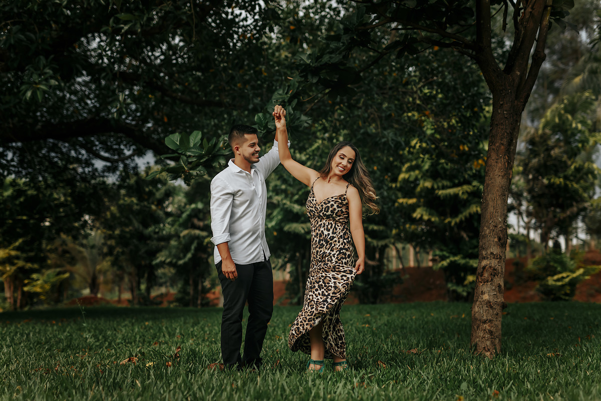 Ensaio Namorando de Flavia e Henrique em Patos de Minas , fotografado por Alexandre Casttro.