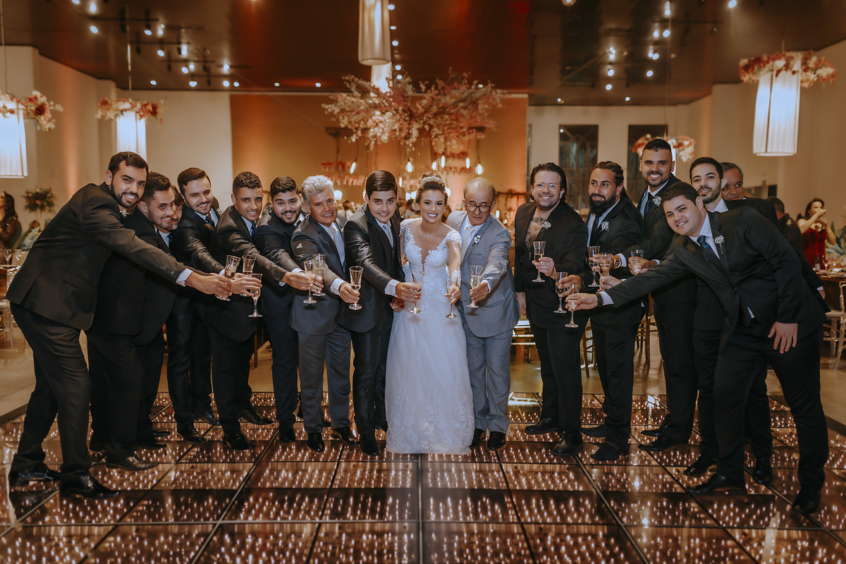 Casamento Marina e Vinicius

Fotografado por Alexandre Casttro e Pamela Benfica
Em Patos de Minas . Lagoa Formosa, Sao Gotardo
Fotos Fotografia igreja inspiração decoracao noivo noiva 
