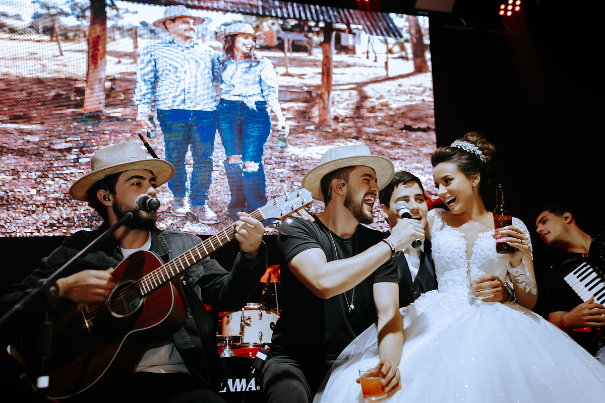 Casamento Marina e Vinicius

Fotografado por Alexandre Casttro e Pamela Benfica
Em Patos de Minas . Lagoa Formosa, Sao Gotardo
Fotos Fotografia igreja inspiração decoracao noivo noiva 
