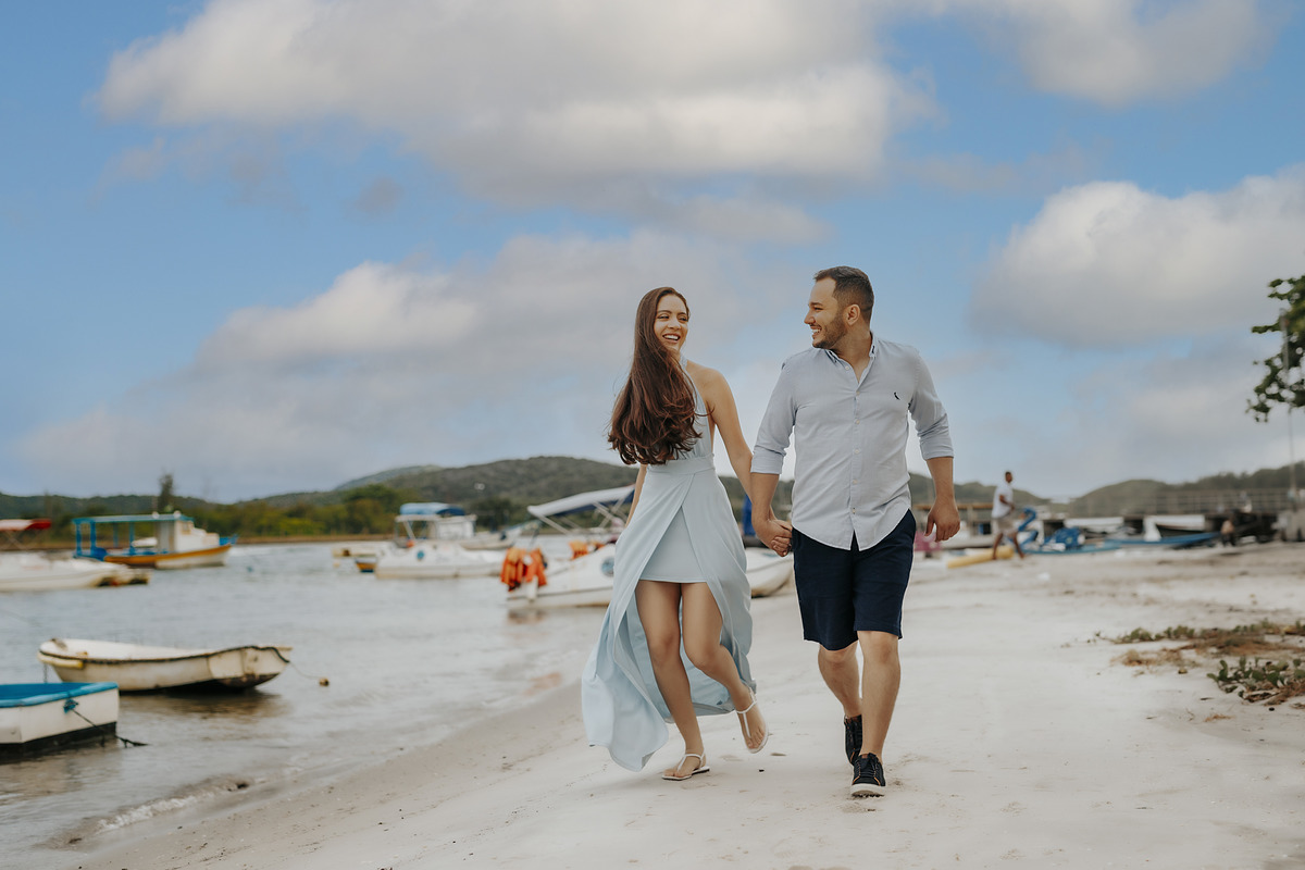 ENSAIO FOTOGRAFICO COM FOTOS NA PRAIA DO RIO DE JANEIRO FOTOGRAFIA DE ALEXANDRE CASTTRO PARA CASAMENTOS