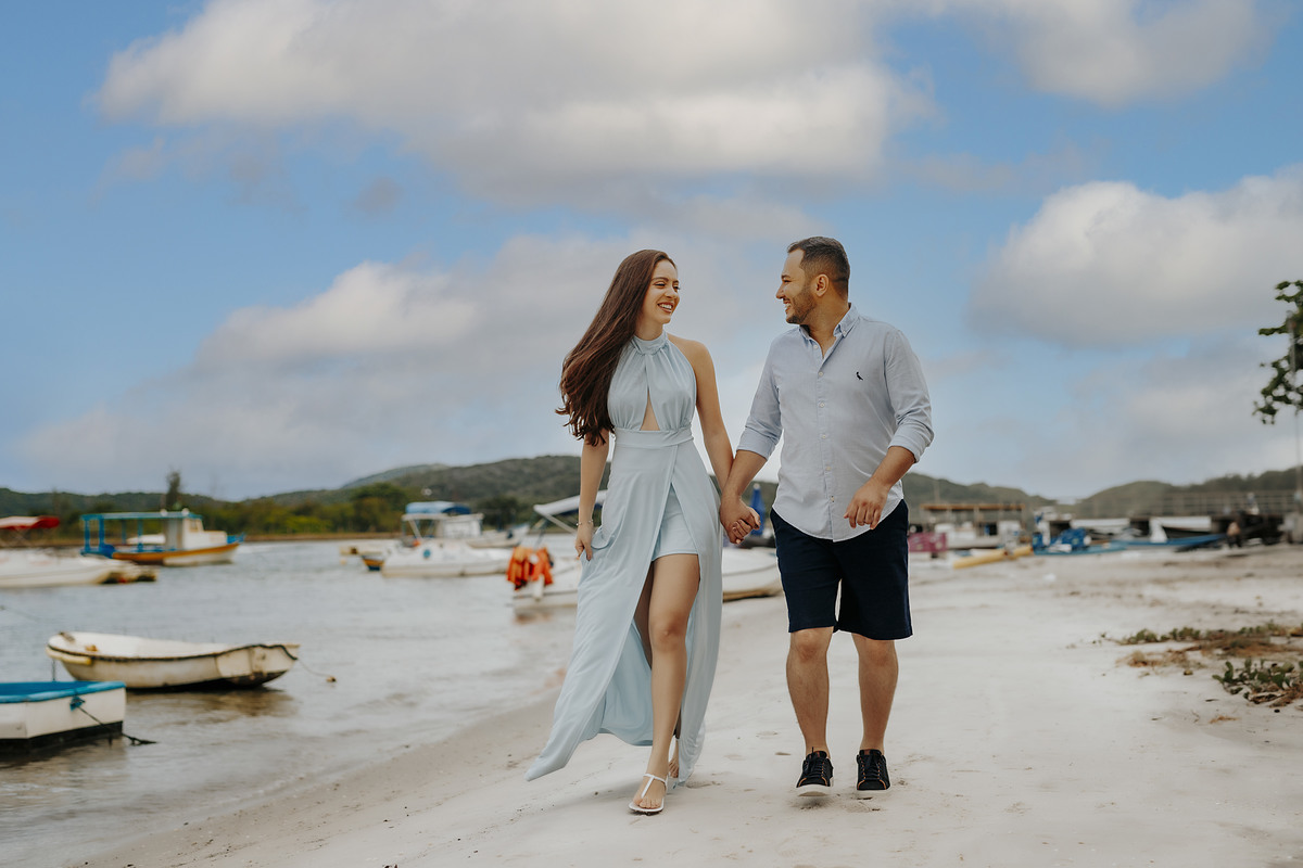 ENSAIO FOTOGRAFICO COM FOTOS NA PRAIA DO RIO DE JANEIRO FOTOGRAFIA DE ALEXANDRE CASTTRO PARA CASAMENTOS