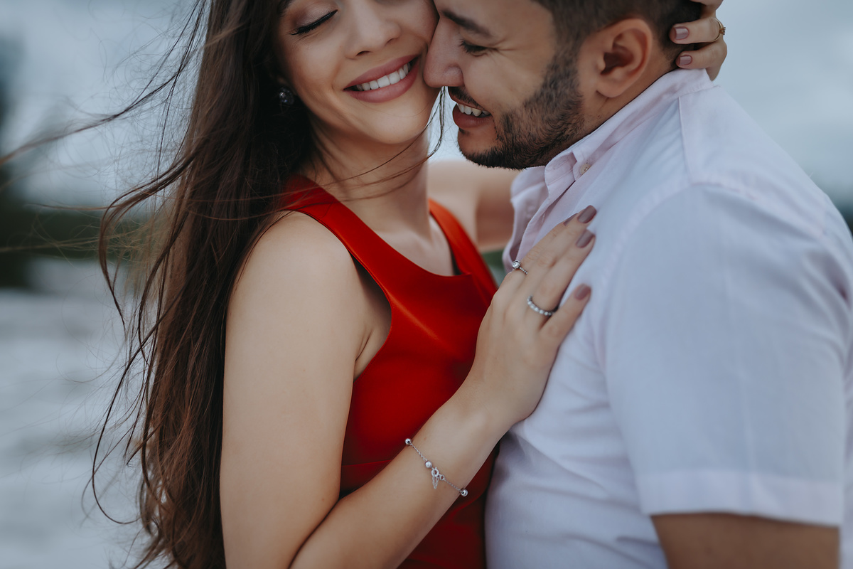 ENSAIO FOTOGRAFICO COM FOTOS NA PRAIA DO RIO DE JANEIRO FOTOGRAFIA DE ALEXANDRE CASTTRO PARA CASAMENTOS