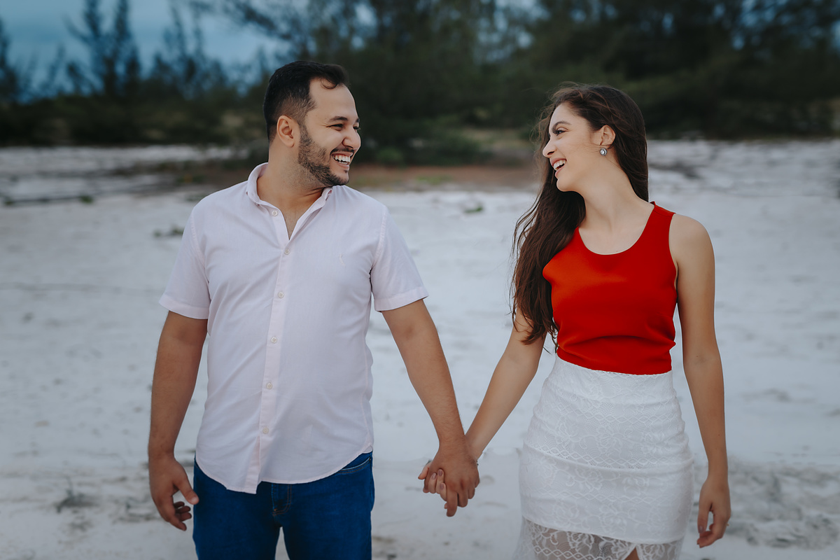 ENSAIO FOTOGRAFICO COM FOTOS NA PRAIA DO RIO DE JANEIRO FOTOGRAFIA DE ALEXANDRE CASTTRO PARA CASAMENTOS
