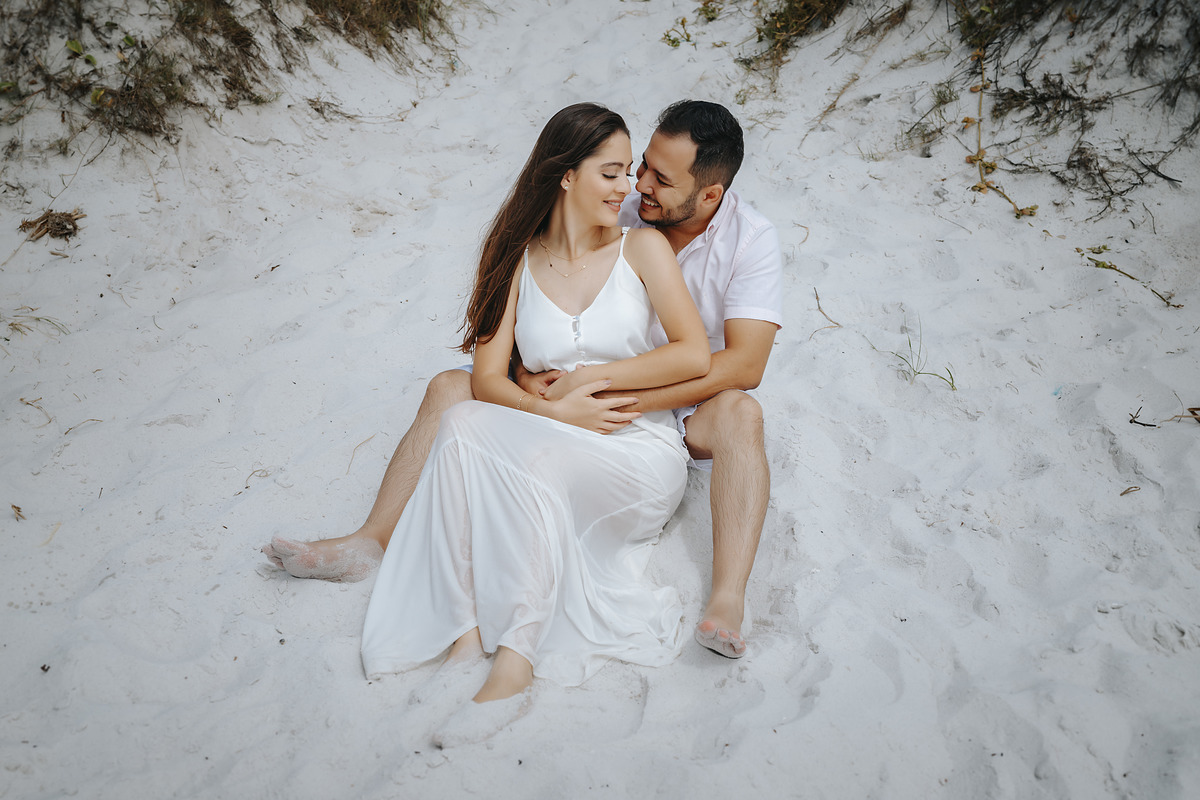 ENSAIO FOTOGRAFICO COM FOTOS NA PRAIA DO RIO DE JANEIRO FOTOGRAFIA DE ALEXANDRE CASTTRO PARA CASAMENTOS
