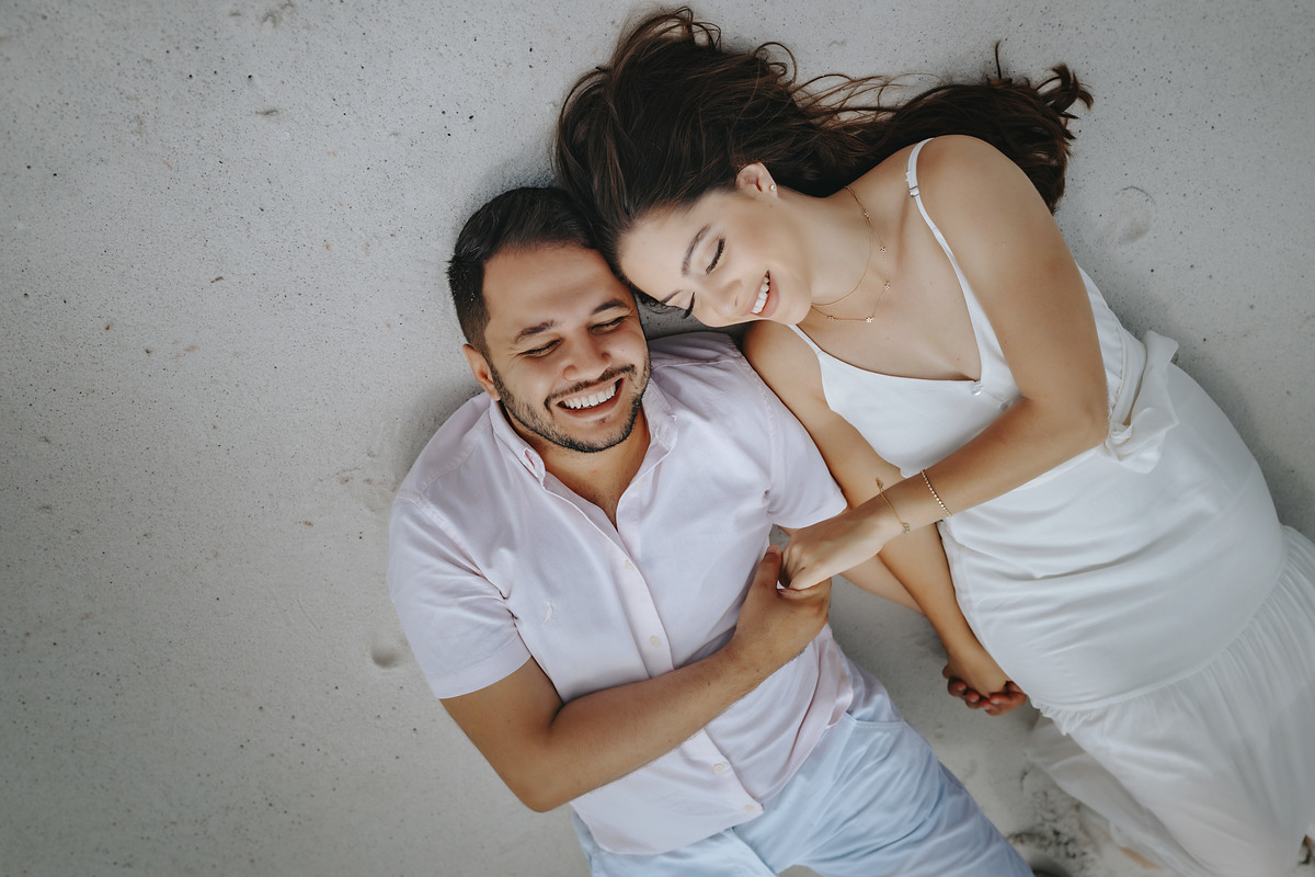 ENSAIO FOTOGRAFICO COM FOTOS NA PRAIA DO RIO DE JANEIRO FOTOGRAFIA DE ALEXANDRE CASTTRO PARA CASAMENTOS