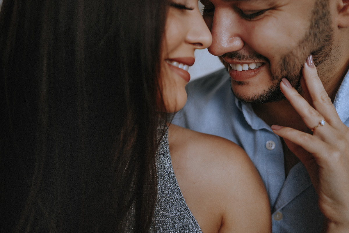 ENSAIO FOTOGRAFICO COM FOTOS NA PRAIA DO RIO DE JANEIRO FOTOGRAFIA DE ALEXANDRE CASTTRO PARA CASAMENTOS