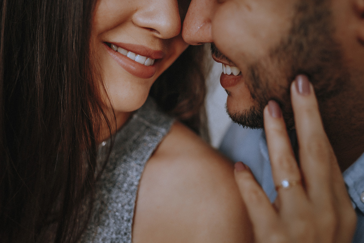 ENSAIO FOTOGRAFICO COM FOTOS NA PRAIA DO RIO DE JANEIRO FOTOGRAFIA DE ALEXANDRE CASTTRO PARA CASAMENTOS
