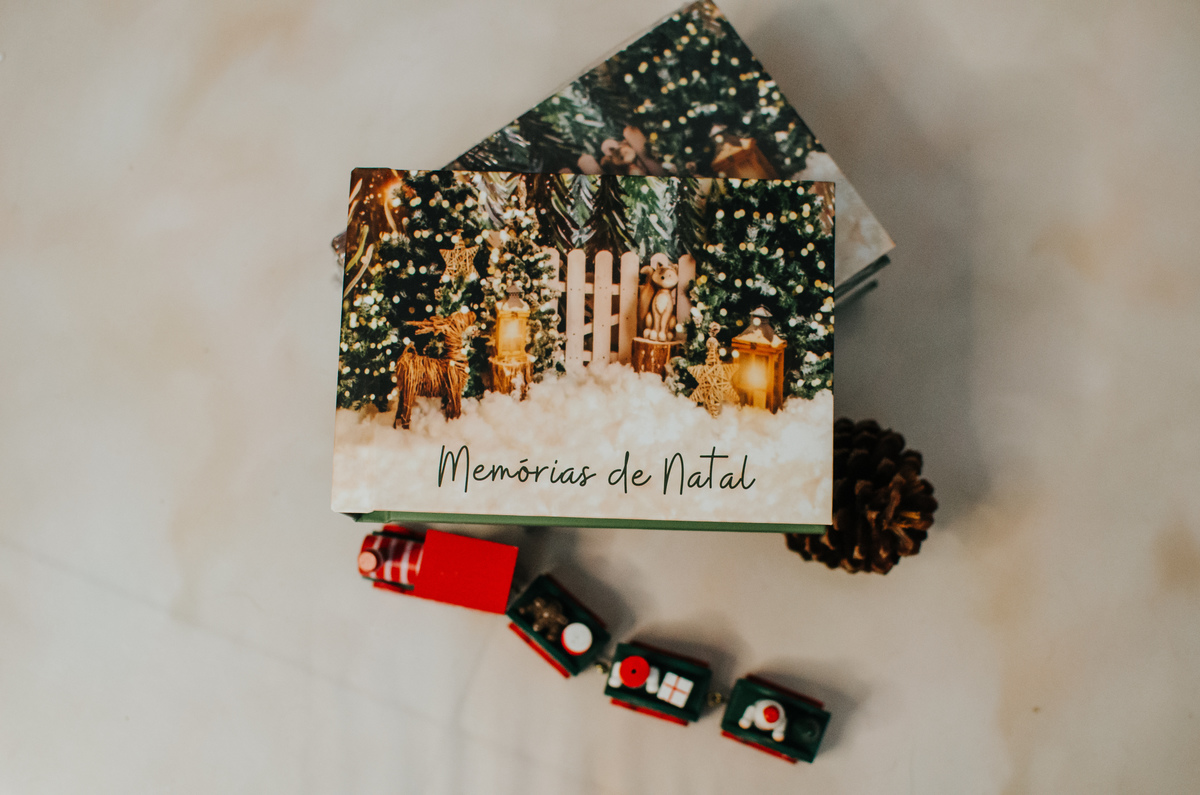 Nosso modelo de livro auto colante.