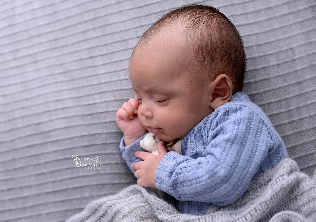 Heitor em seu ensaio Newborn