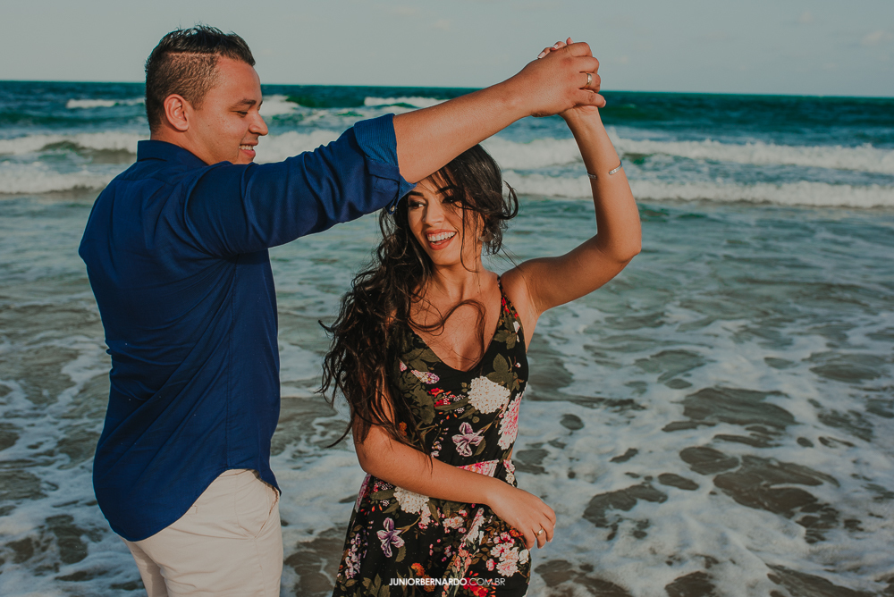 fotografia de casal na praia
