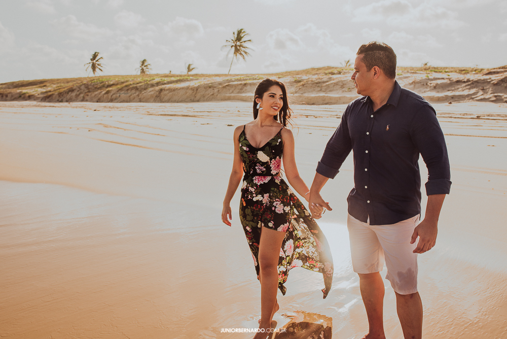 fotografia de casal na praia em rio grande do norte