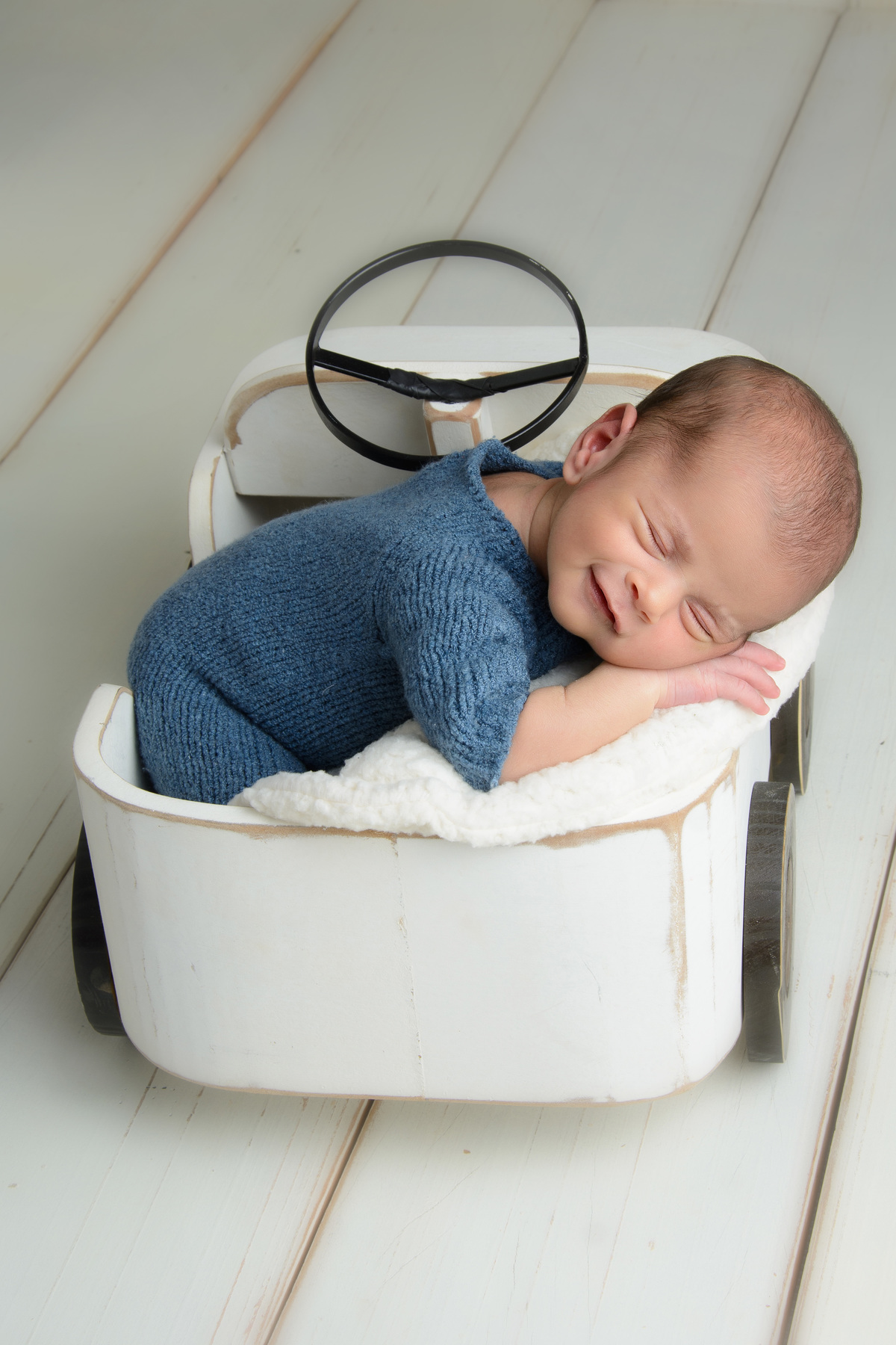 Recem nascido no carrinho sorridente