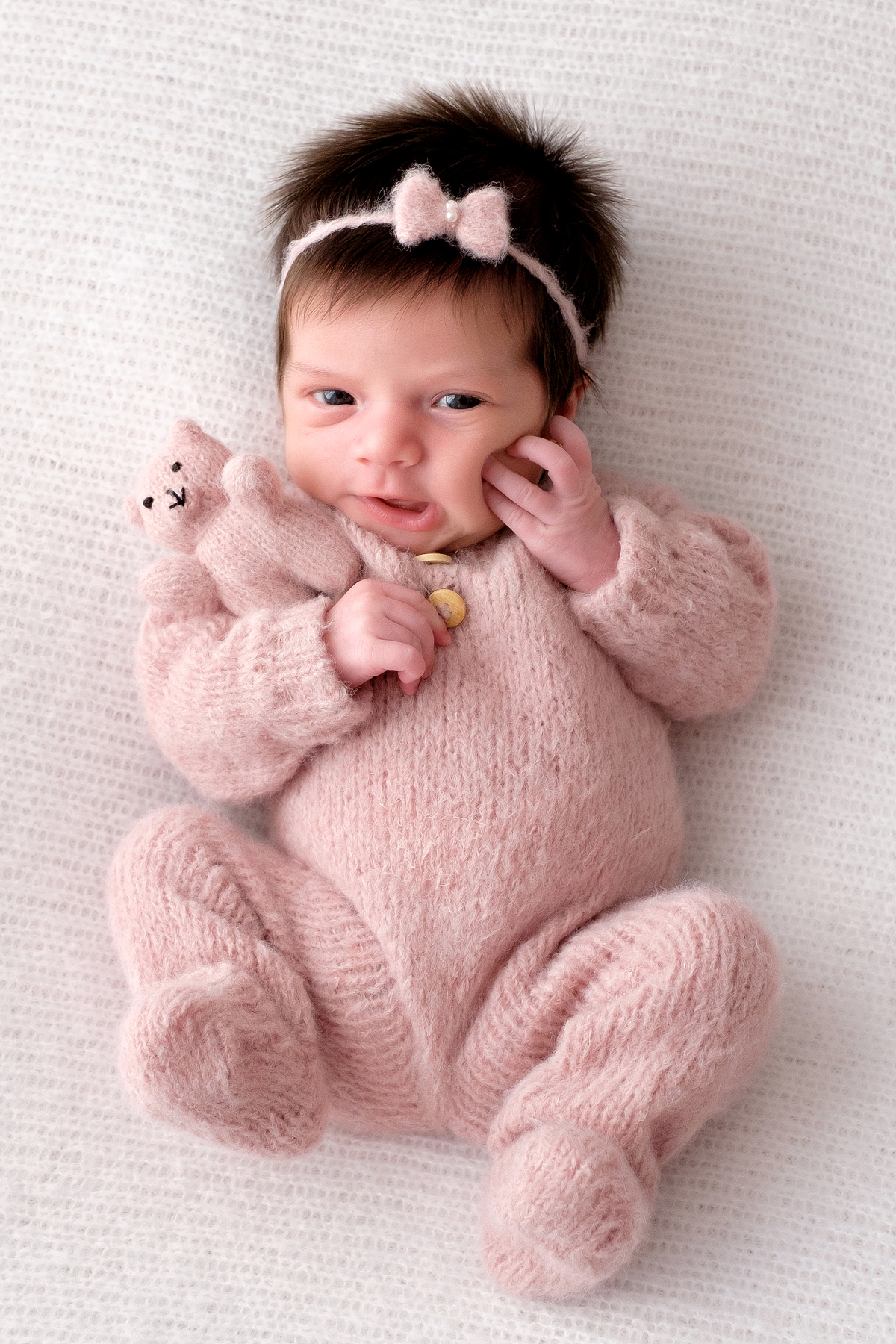 Sessão newborn de menina com ursinho