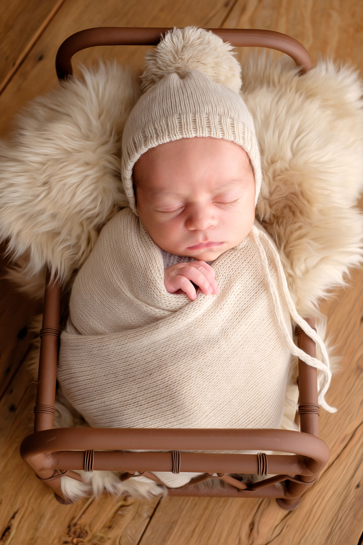 Sessão newborn de menino dormindo
