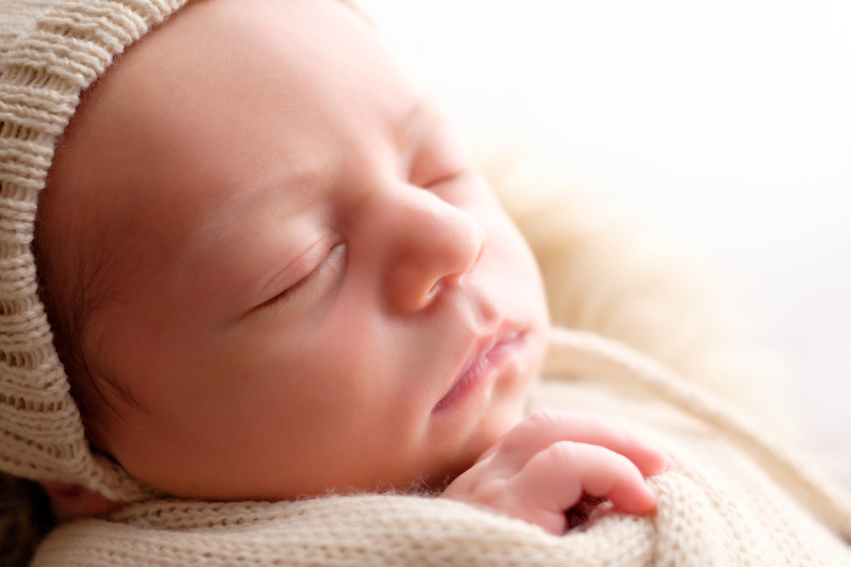 Sessão newborn de menino em detalhes