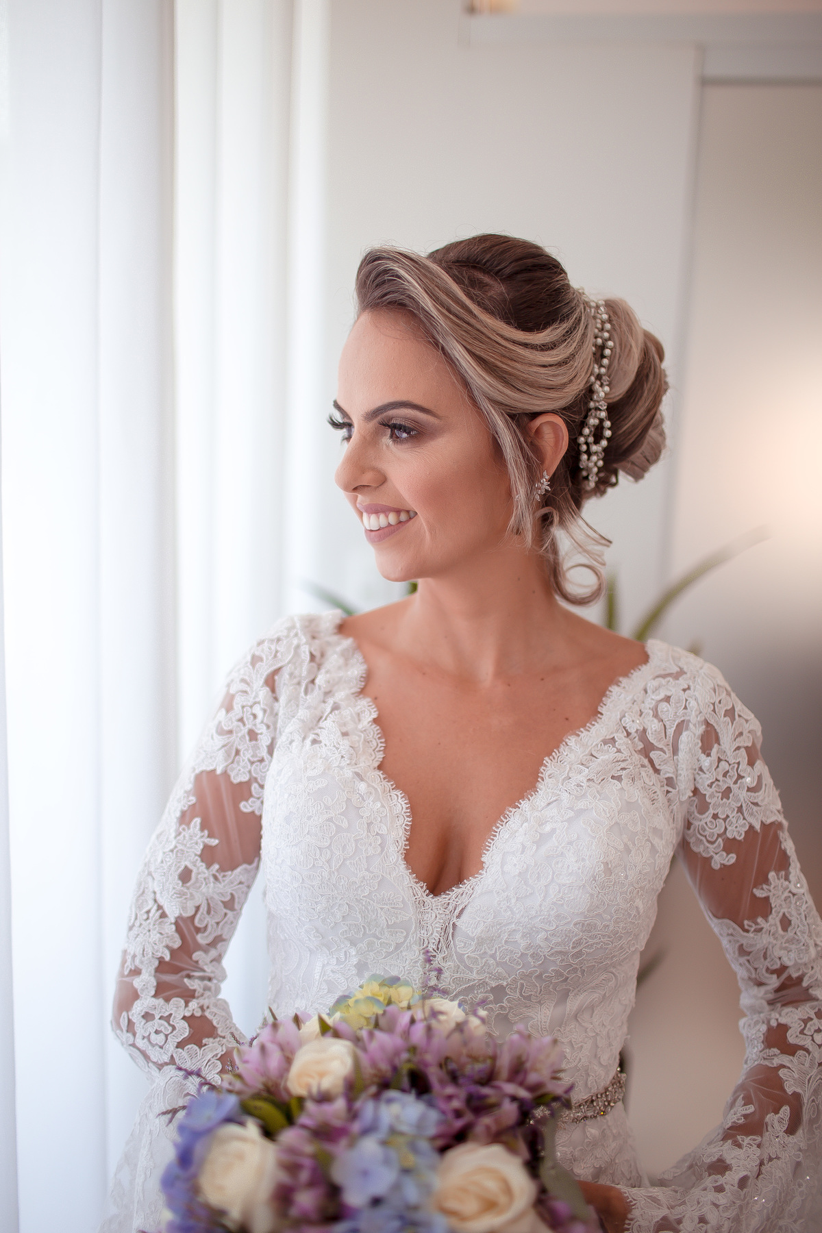 Salão LS Hair Design
Serviços de Cabeleireiro | Maquiagem
Produção de Noiva | Debutante | Divino - MG