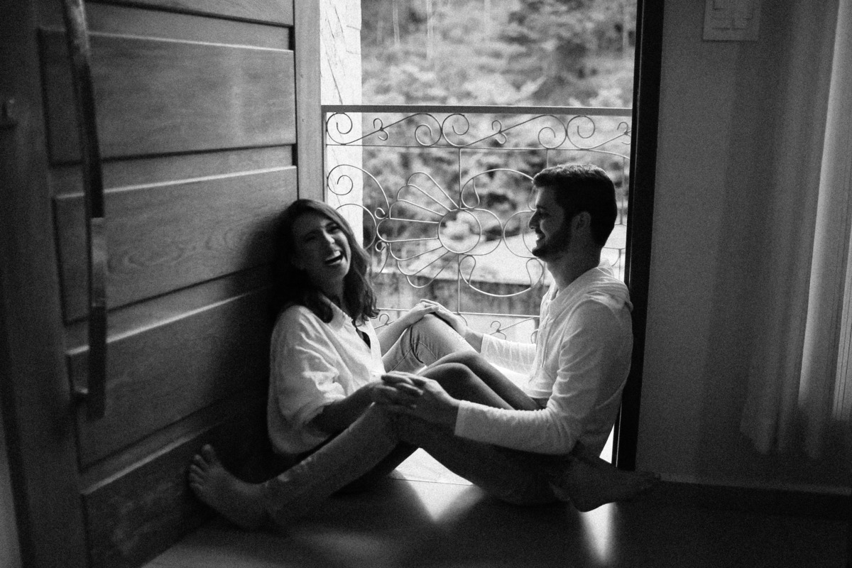 Ensaio de pré casamento em casa na cidade de CARANGOLA - MG Mariana e Weslei