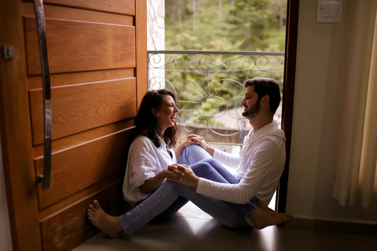 Ensaio de pré casamento em casa na cidade de CARANGOLA - MG Mariana e Weslei