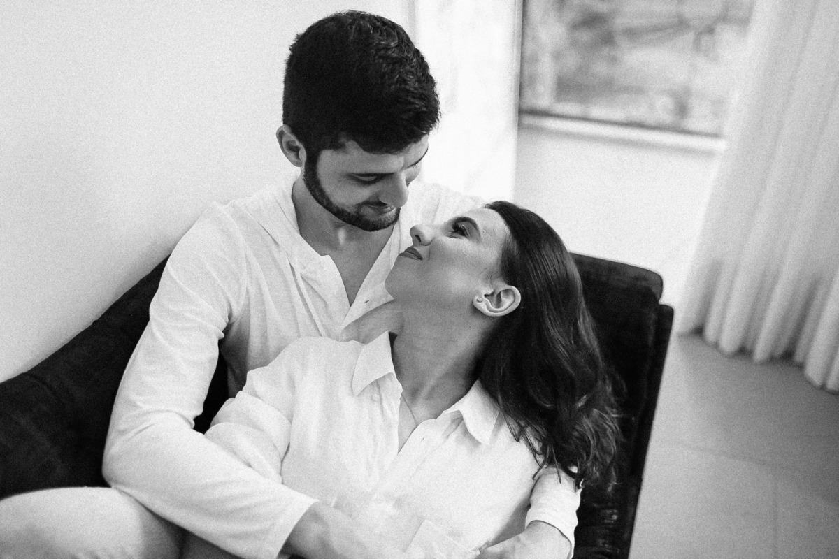 Ensaio de pré casamento em casa na cidade de CARANGOLA - MG Mariana e Weslei