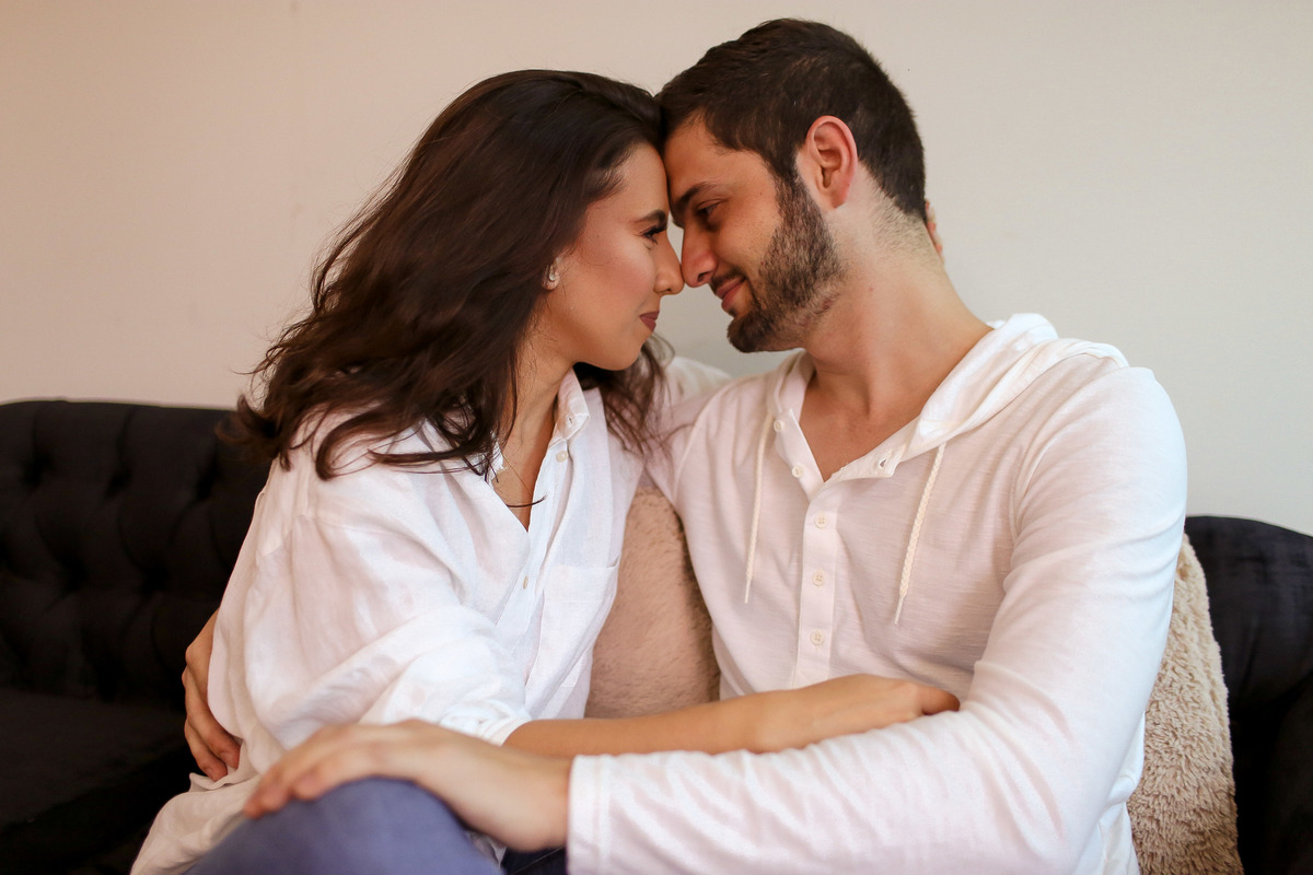 Ensaio de pré casamento em casa na cidade de CARANGOLA - MG Mariana e Weslei