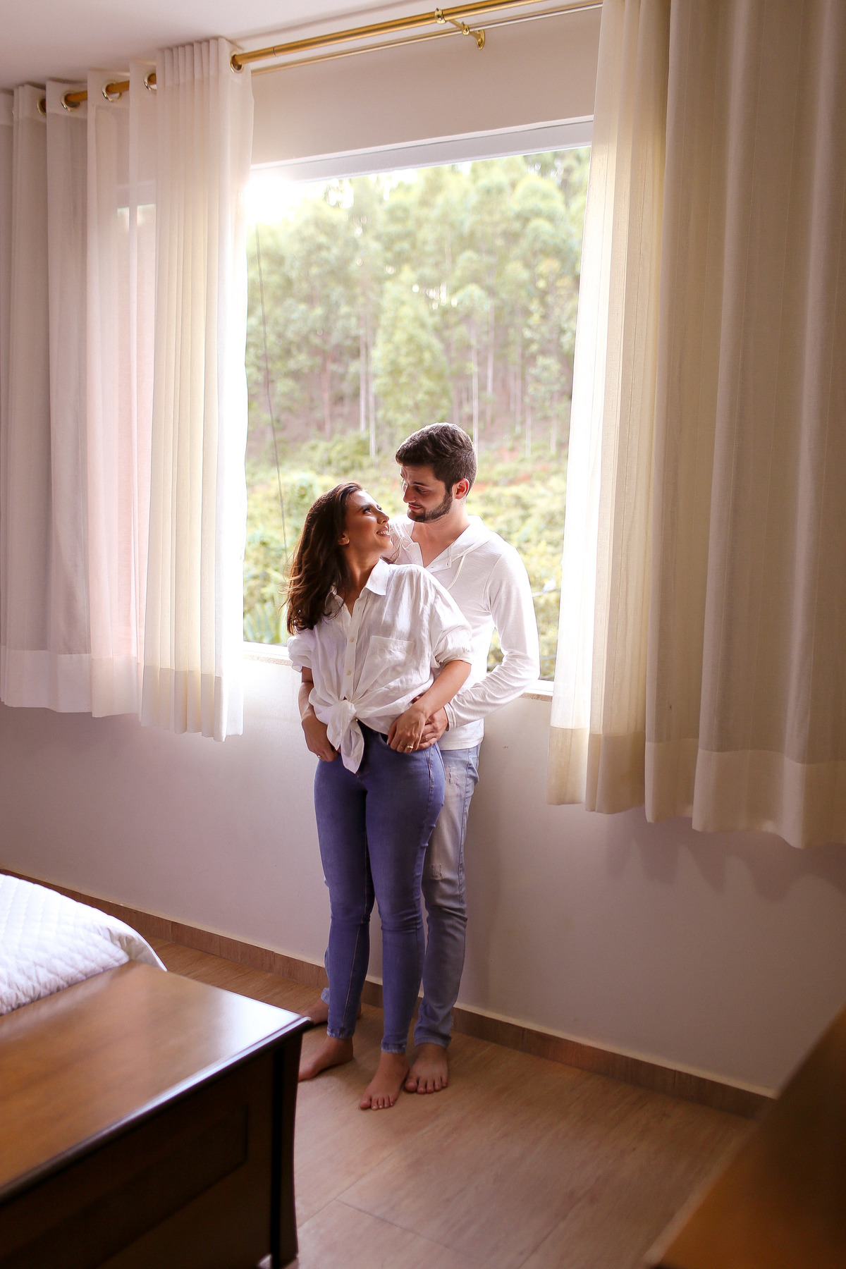 Ensaio de pré casamento em casa na cidade de CARANGOLA - MG Mariana e Weslei