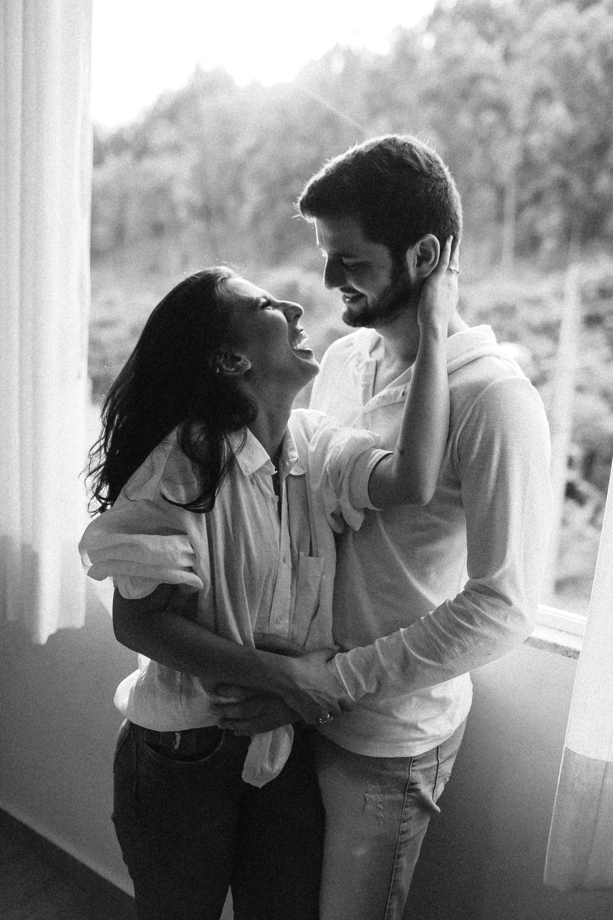 Ensaio de pré casamento em casa na cidade de CARANGOLA - MG Mariana e Weslei